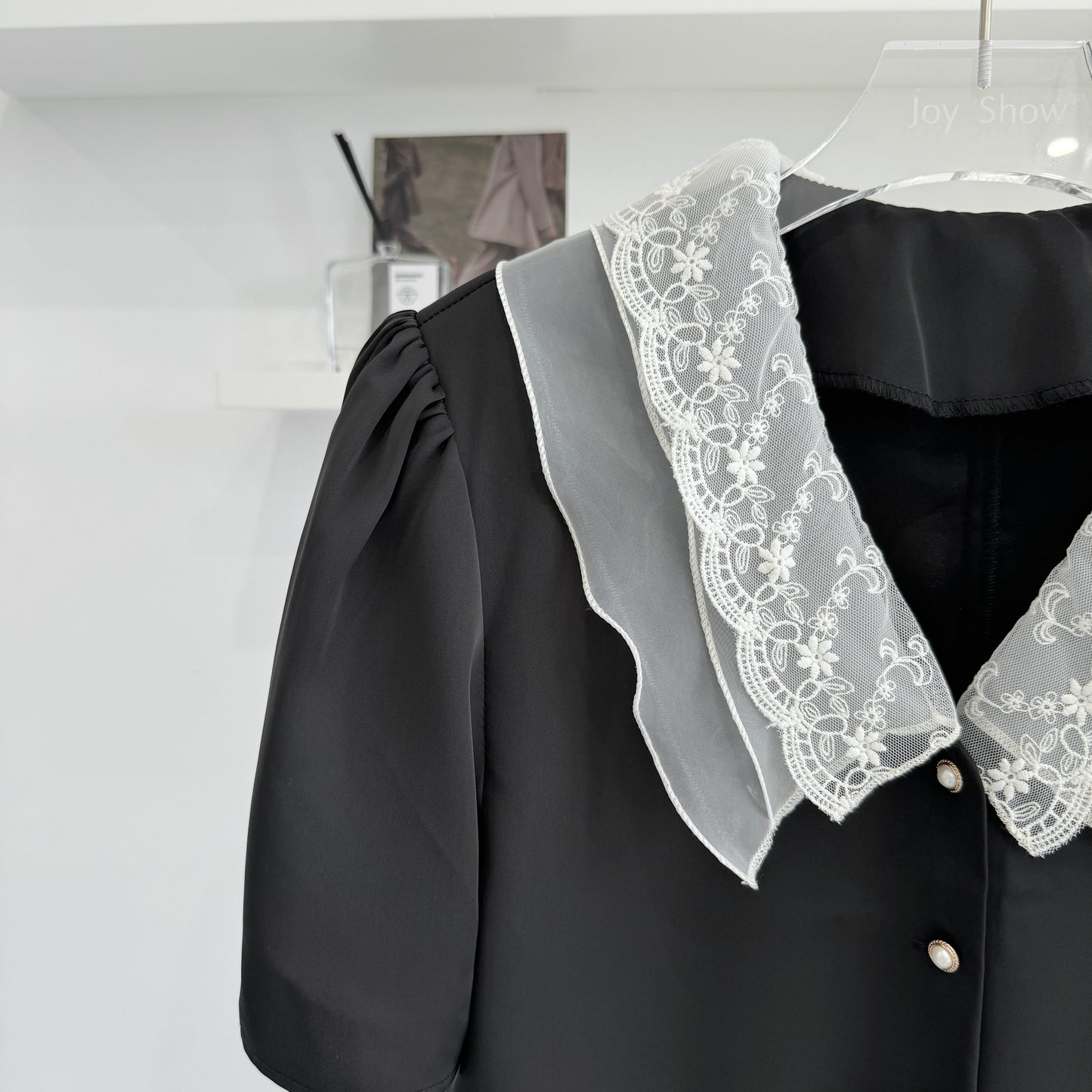Collared short-sleeve blouse
