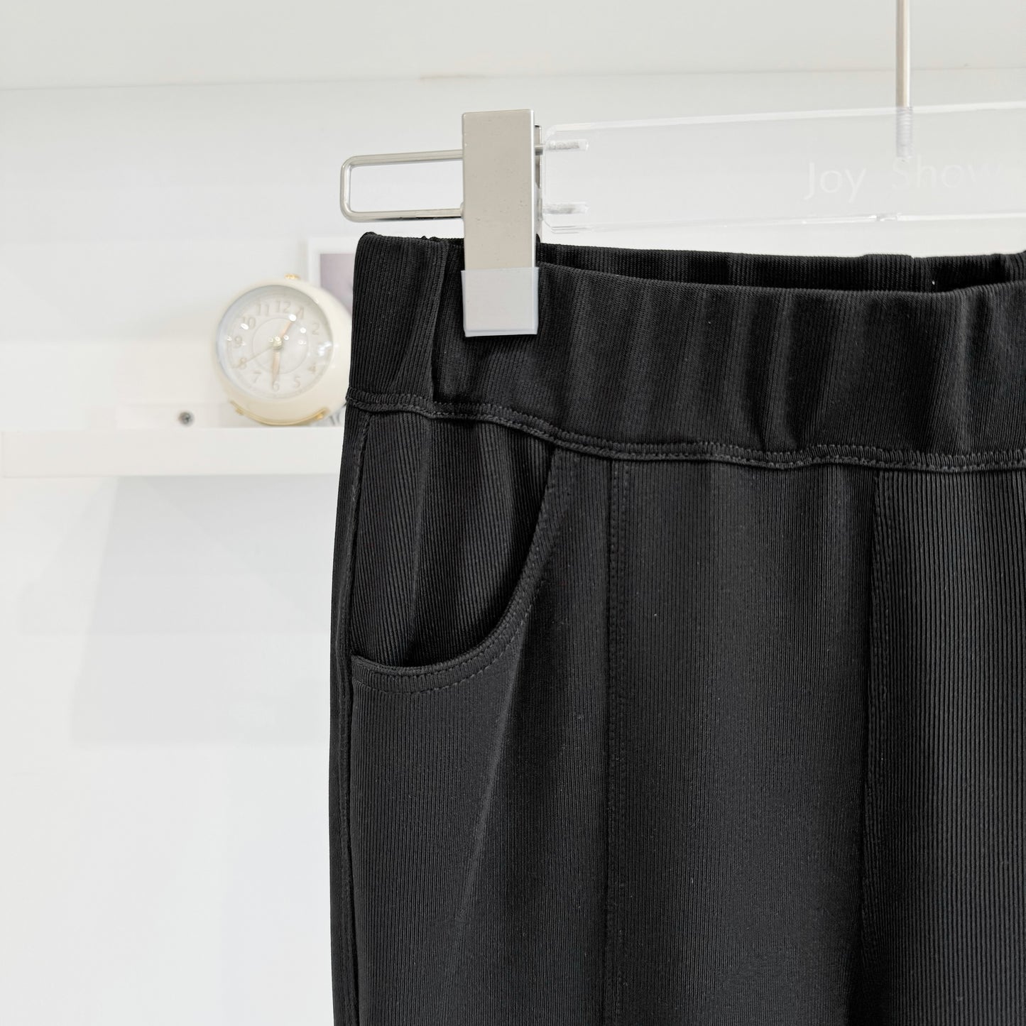 Elastic high-waisted slit trousers