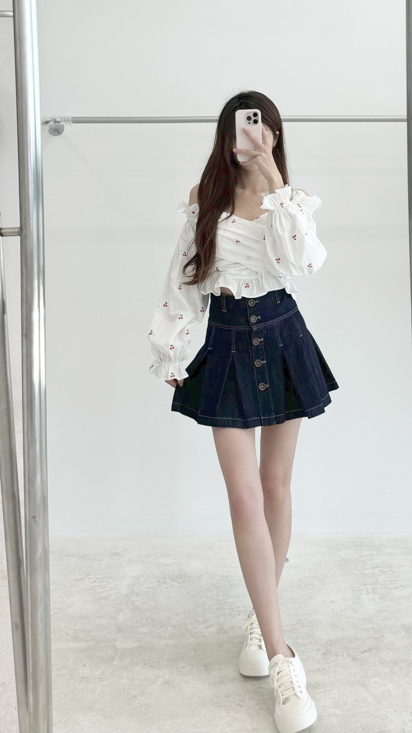 Breasted pleated skirt