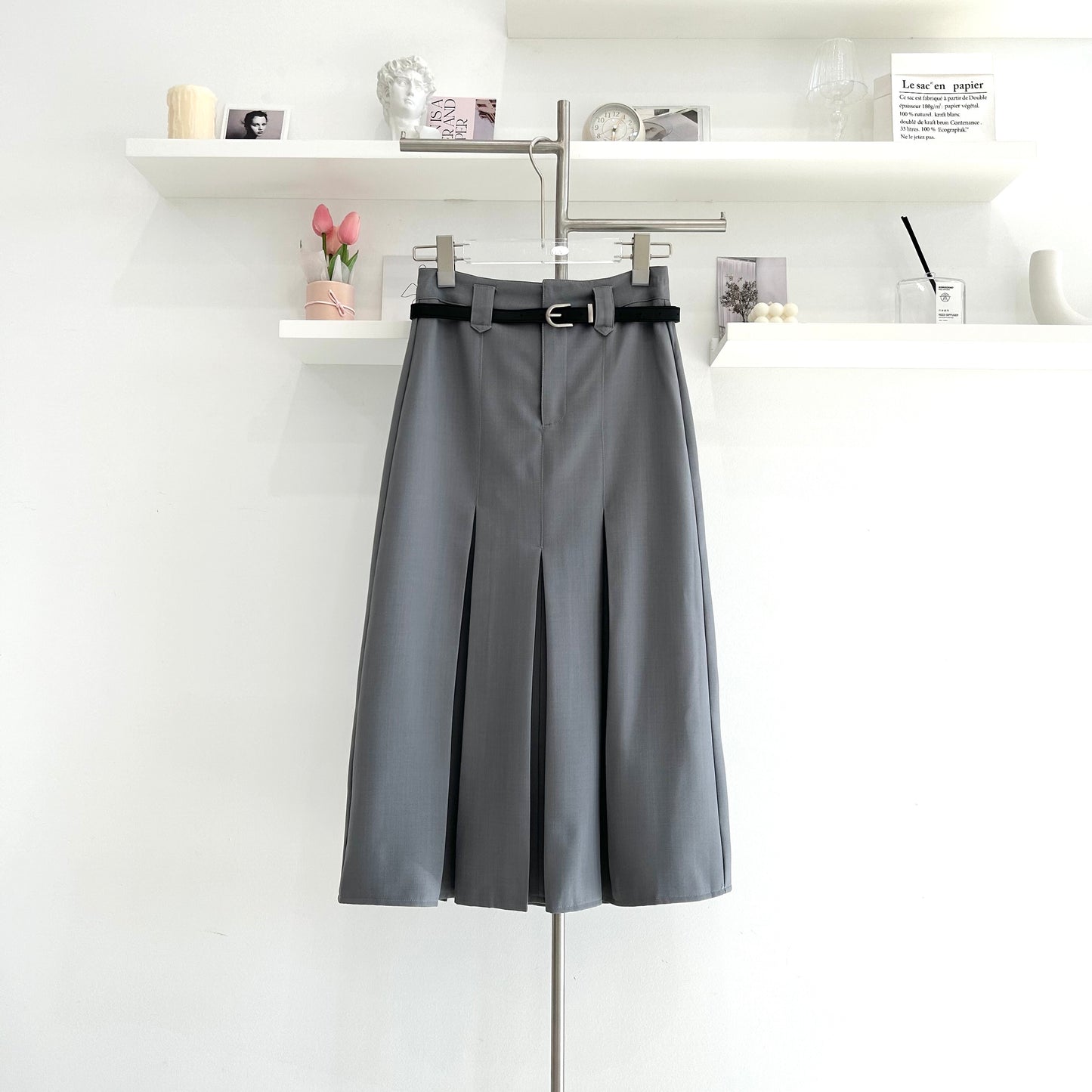 Gray belt skirt