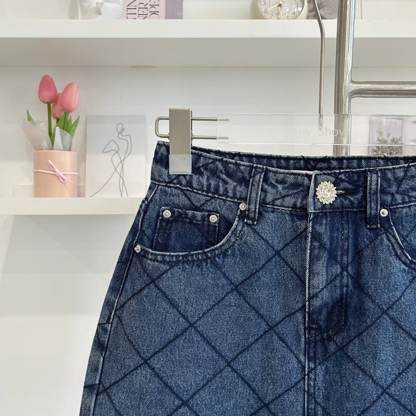 Diamond-button plaid skirt