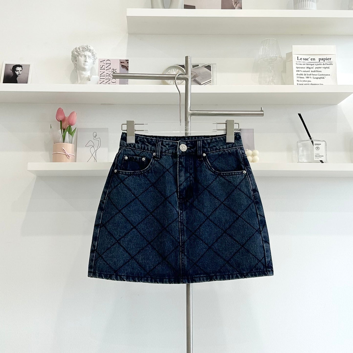 Diamond-button plaid skirt