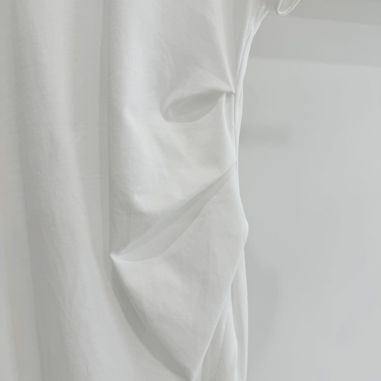 Short-sleeve pleated slit dress