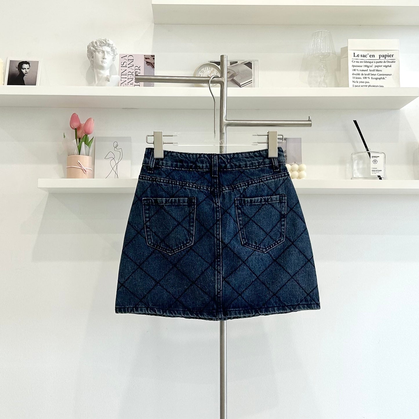 Diamond-button plaid skirt