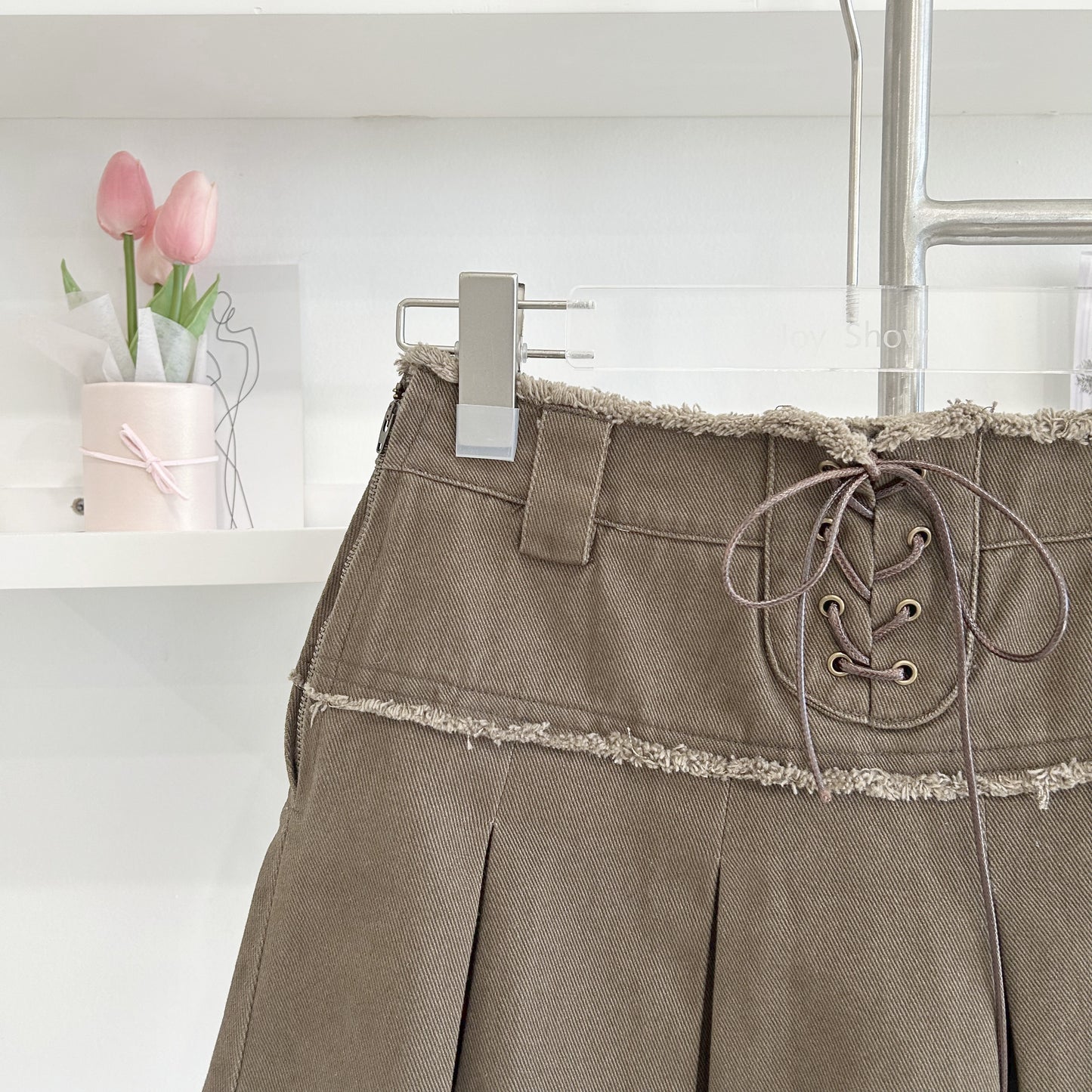 Lace-up pleated skirt