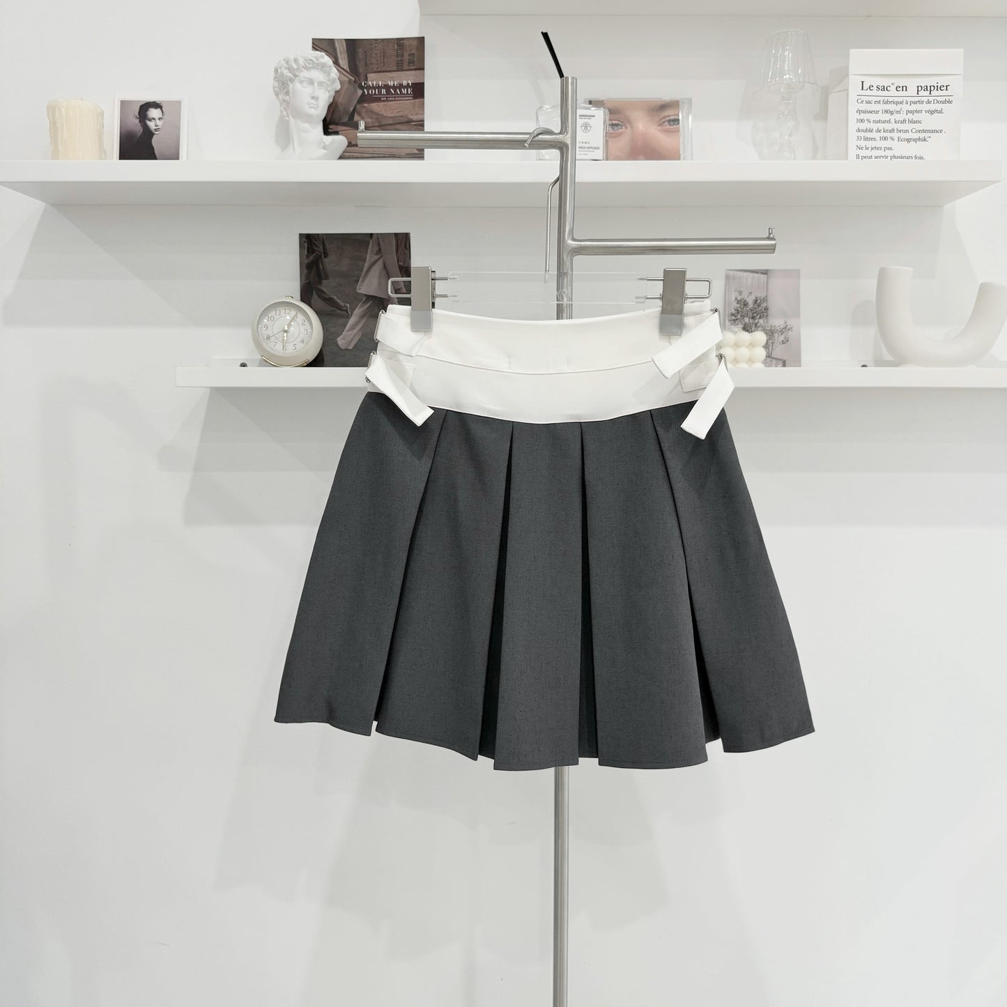 high-waisted pleated short skirt