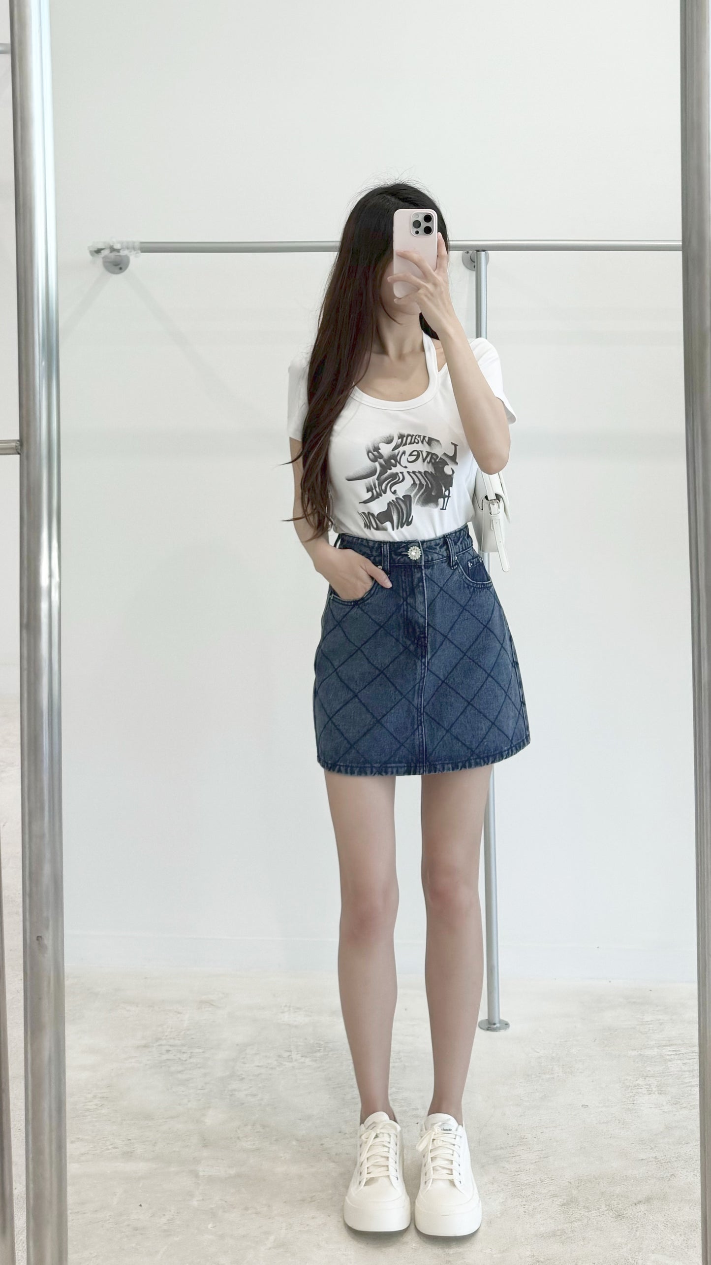 Diamond-button plaid skirt