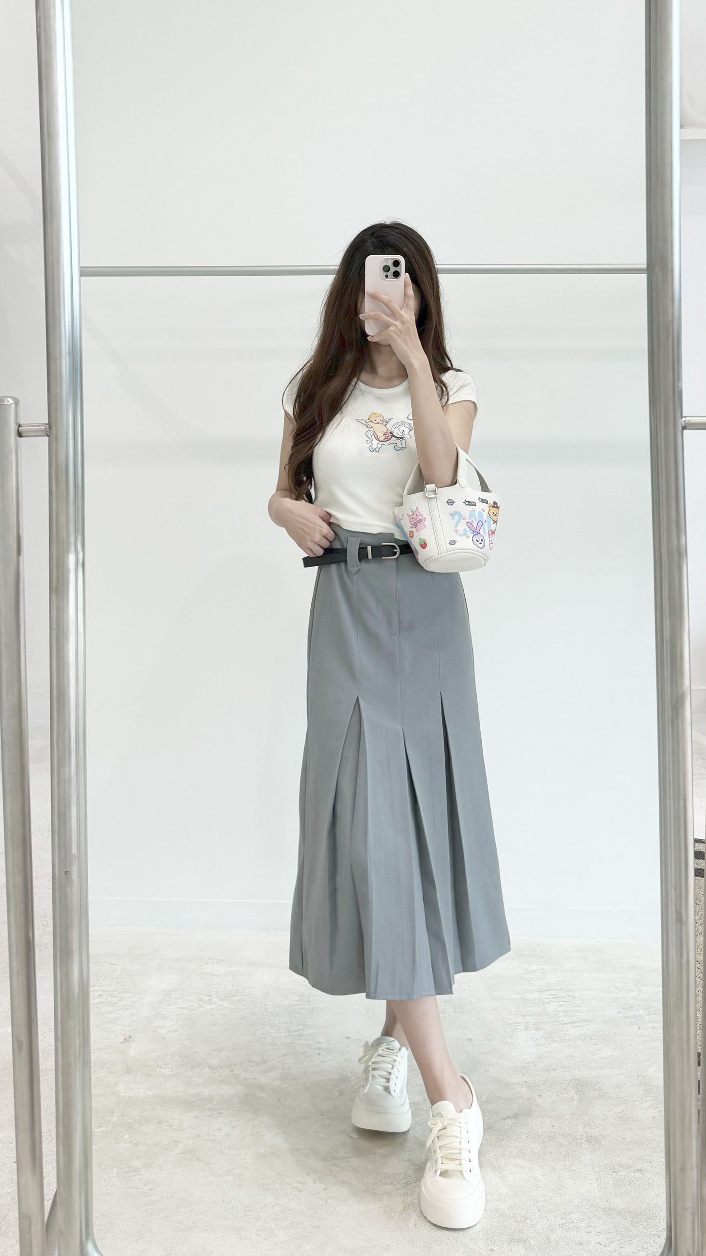 Gray belt skirt