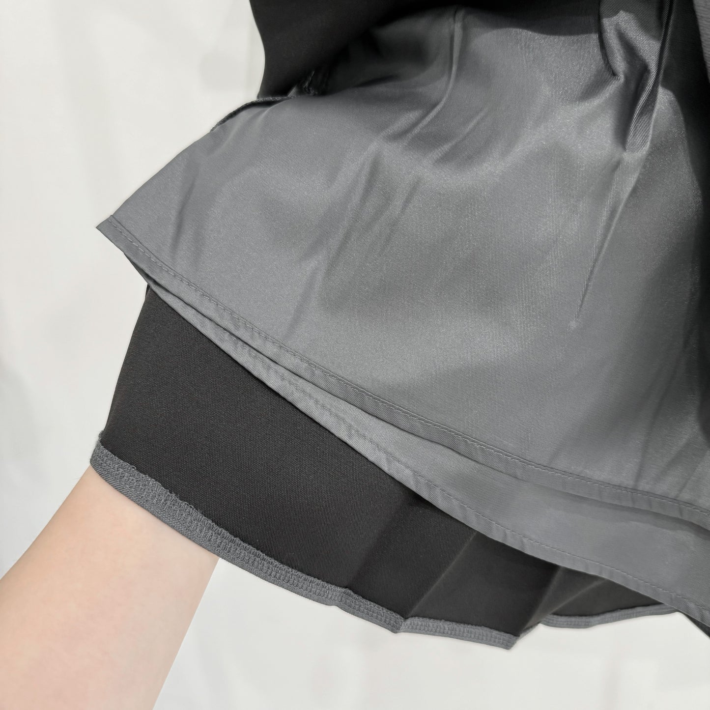 high-waisted pleated short skirt