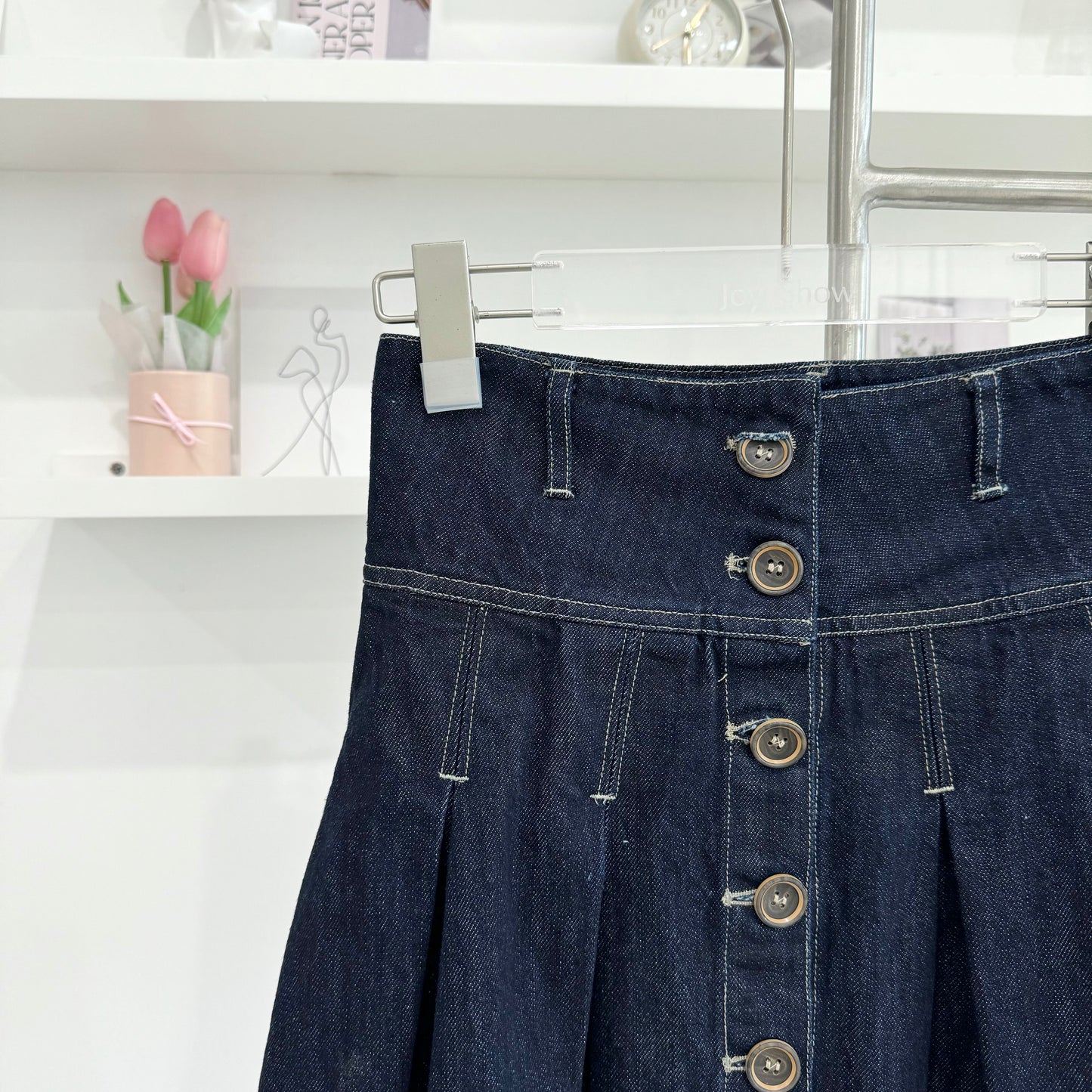 Breasted pleated skirt