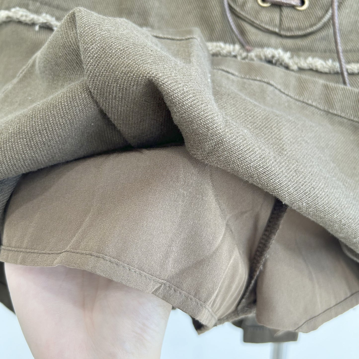 Lace-up pleated skirt