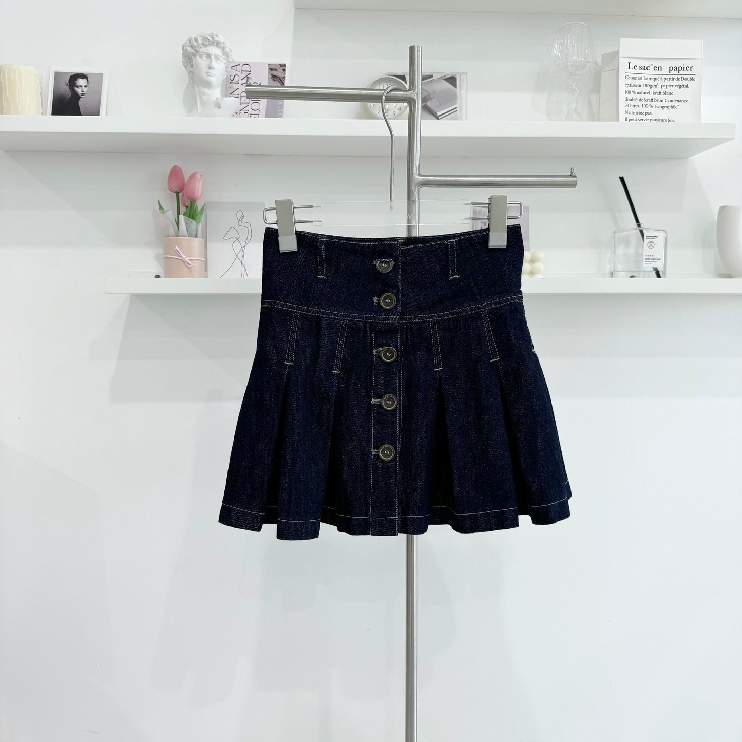 Breasted pleated skirt