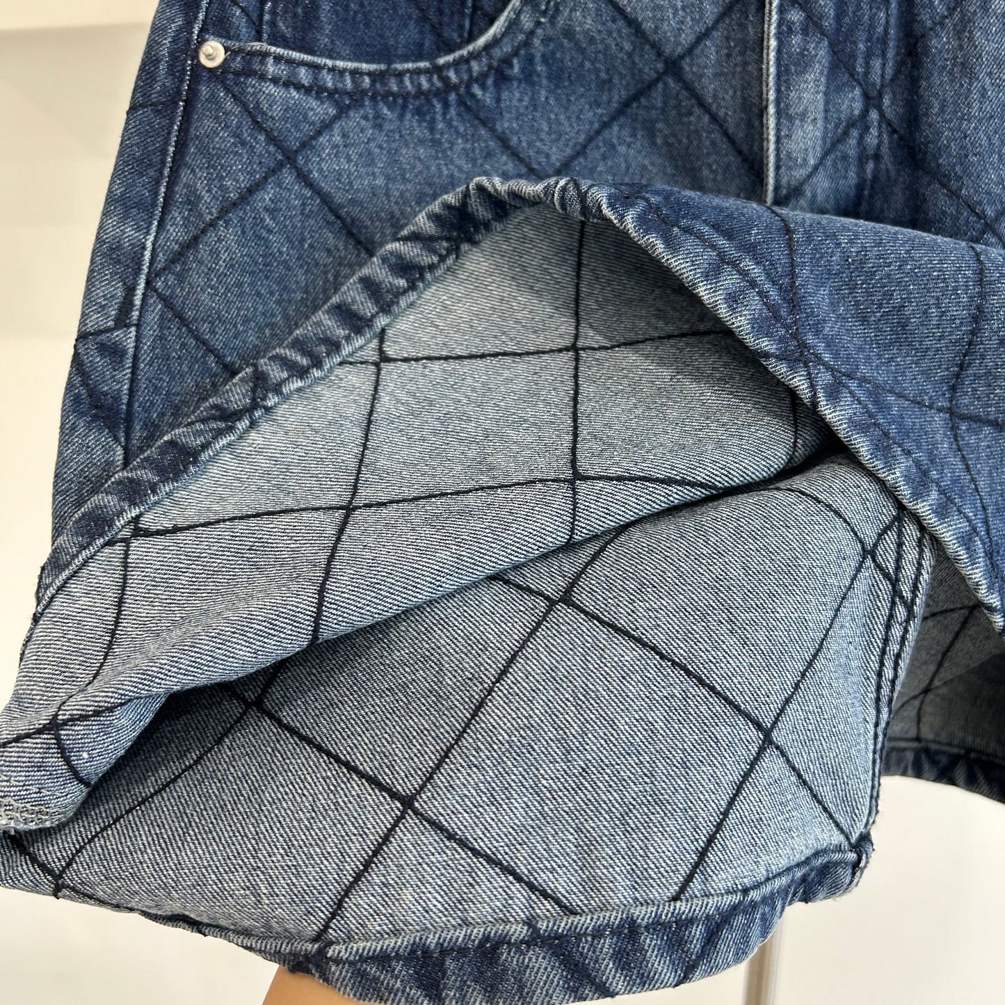 Diamond-button plaid skirt