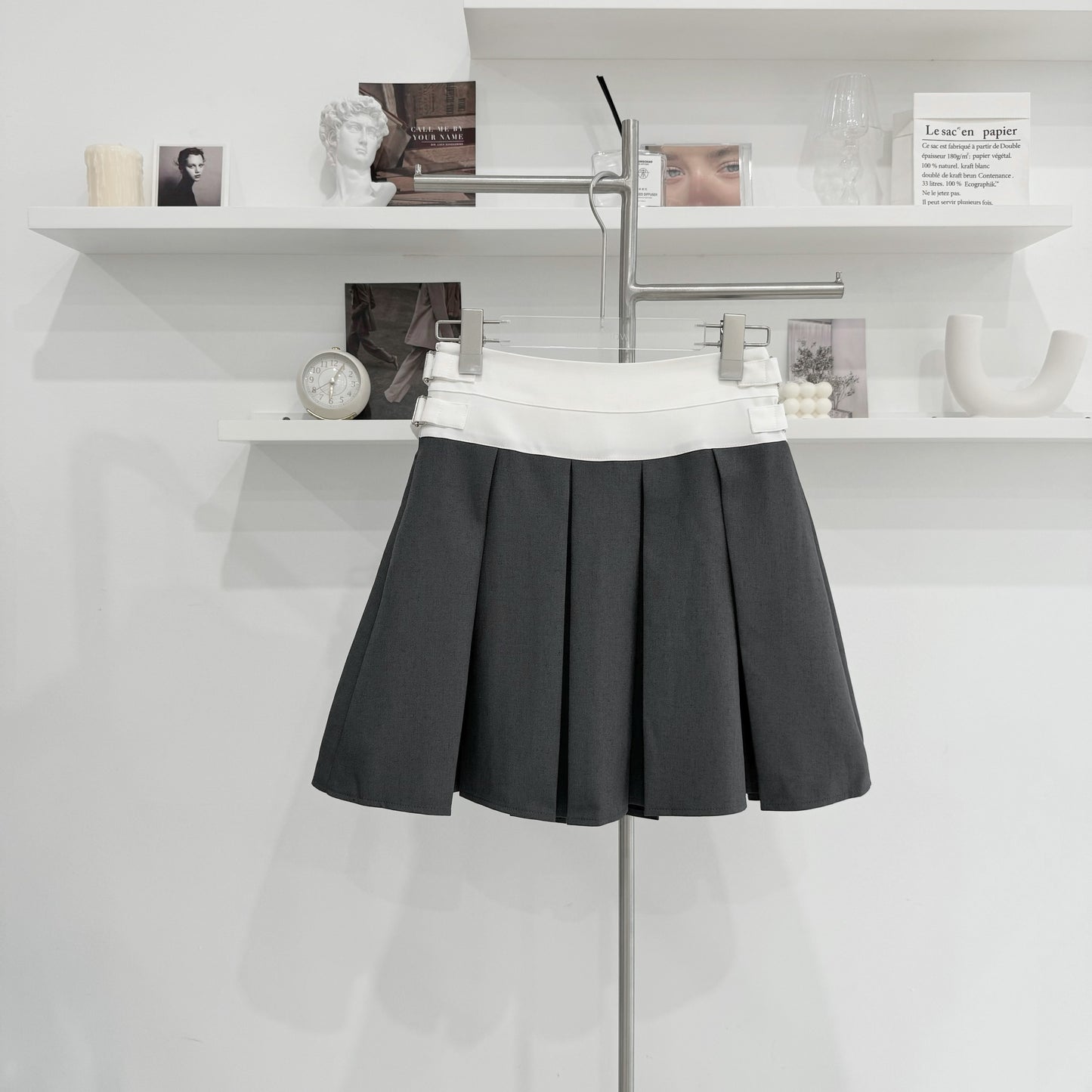 high-waisted pleated short skirt