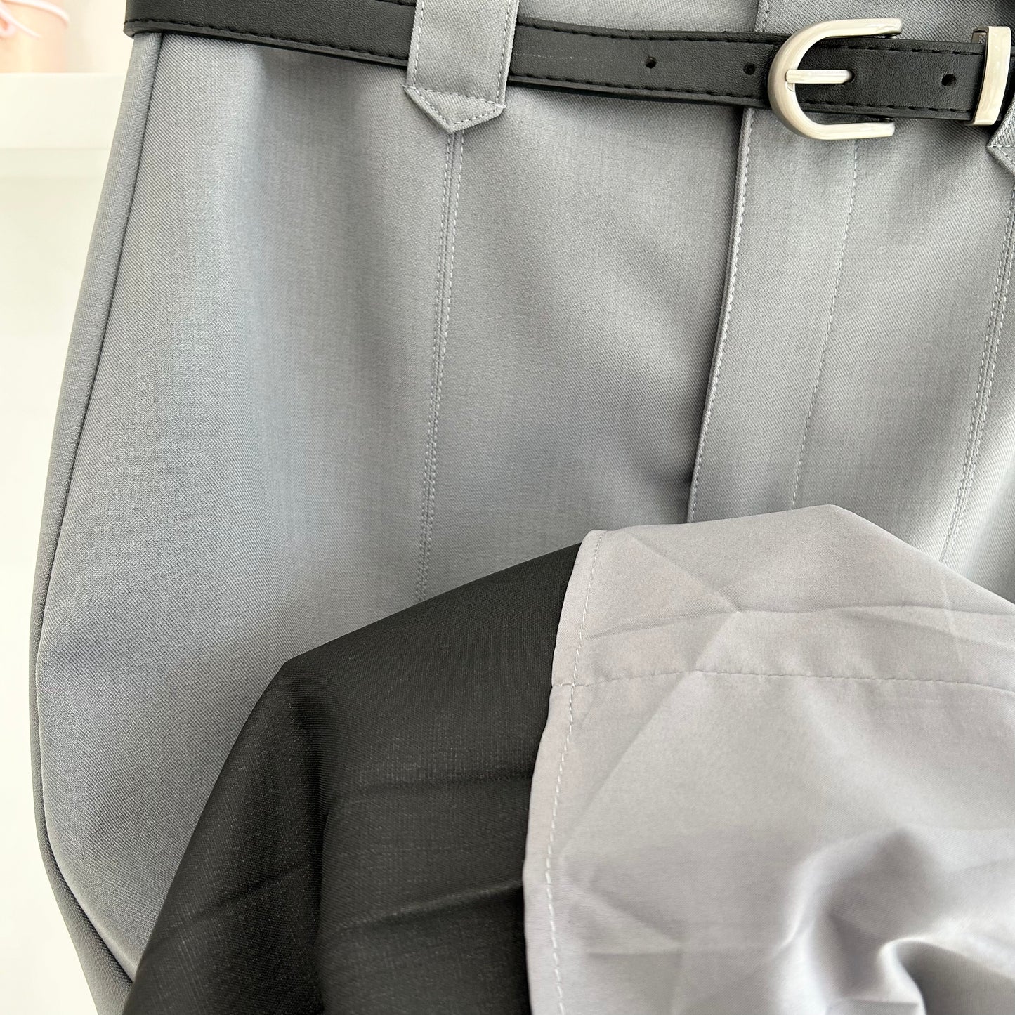 Gray belt skirt