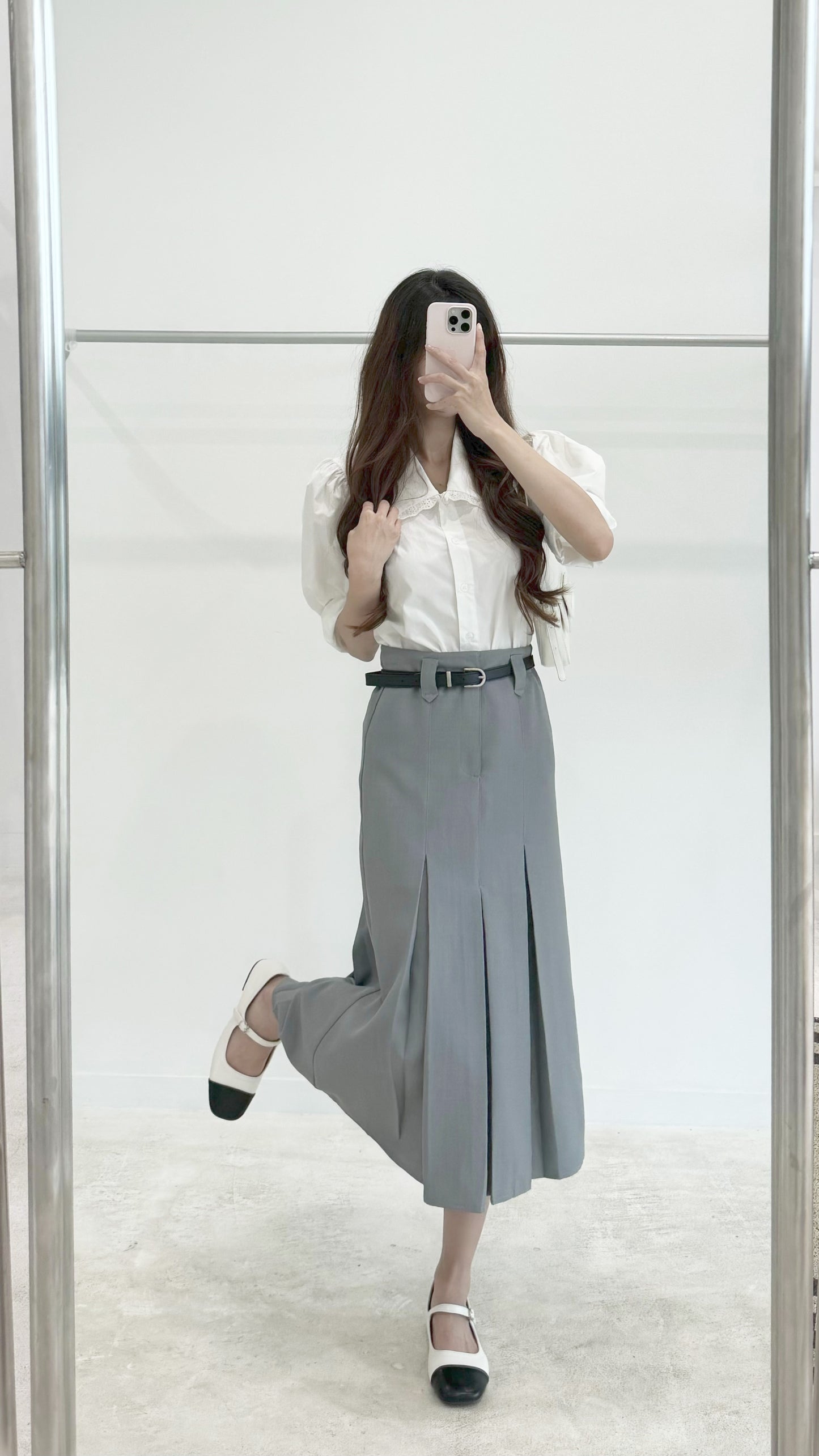 Gray belt skirt