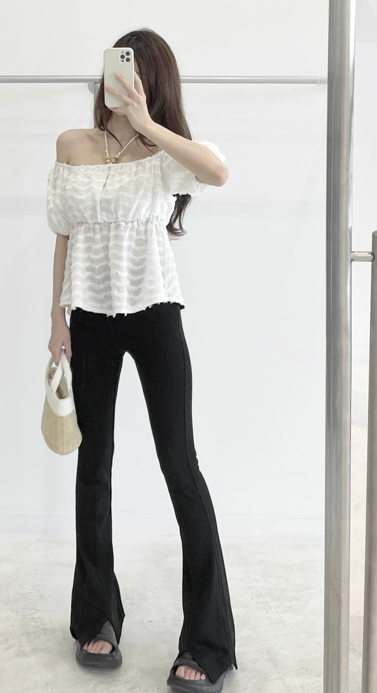 Elastic high-waisted slit trousers