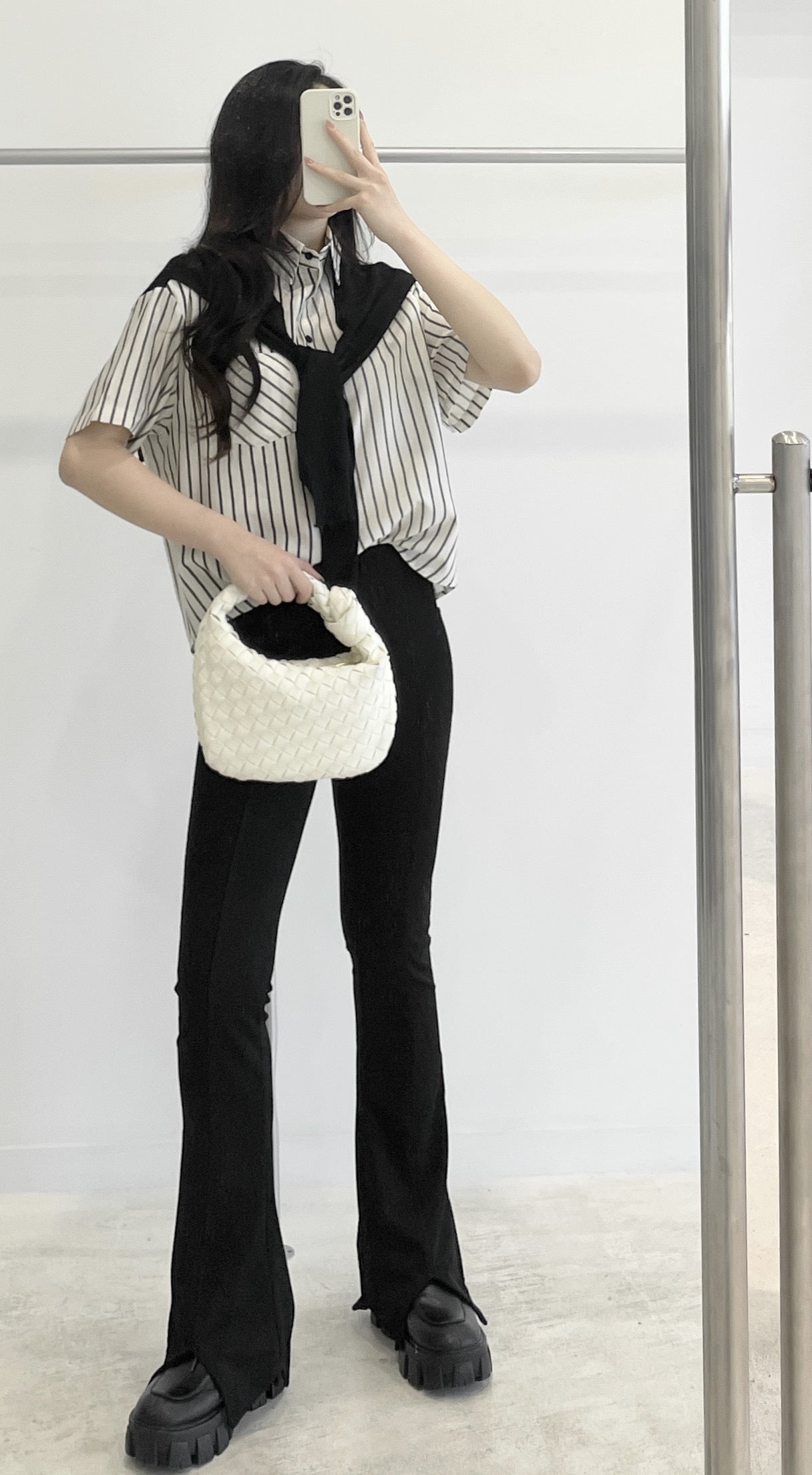 Elastic high-waisted slit trousers