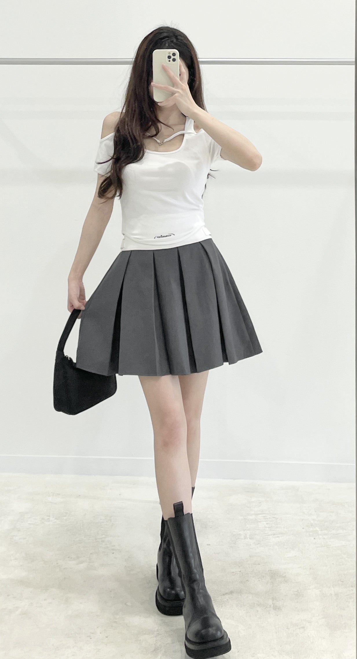 high-waisted pleated short skirt