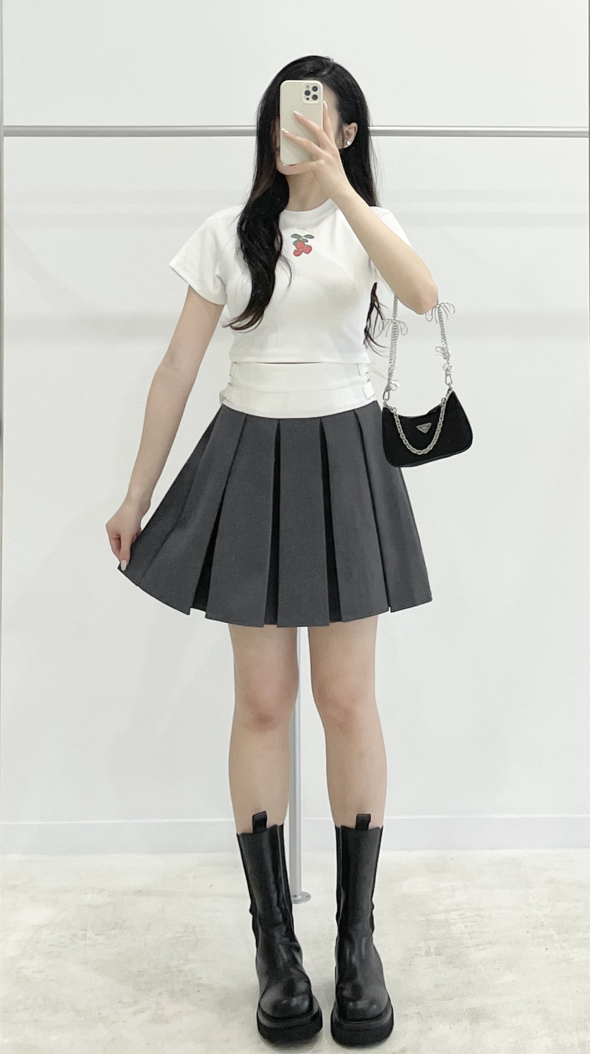 high-waisted pleated short skirt