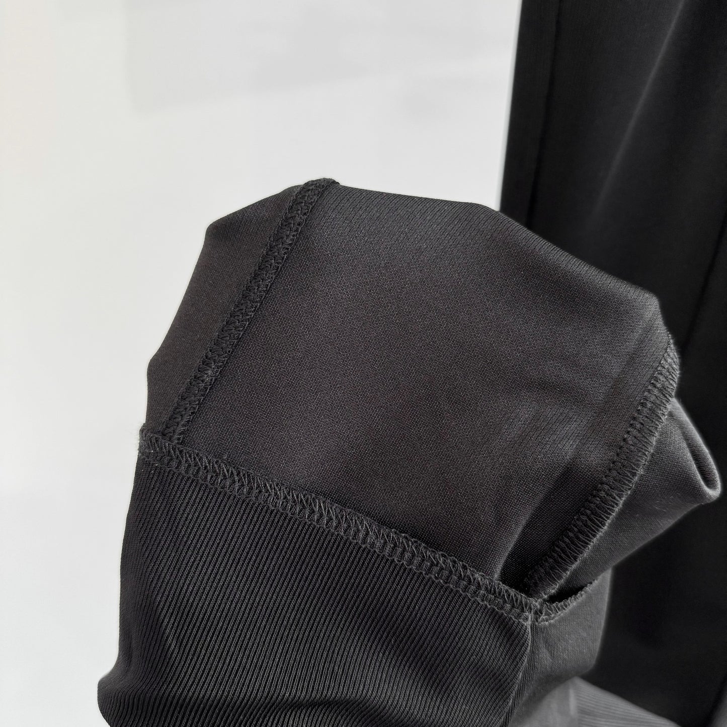 Elastic high-waisted slit trousers