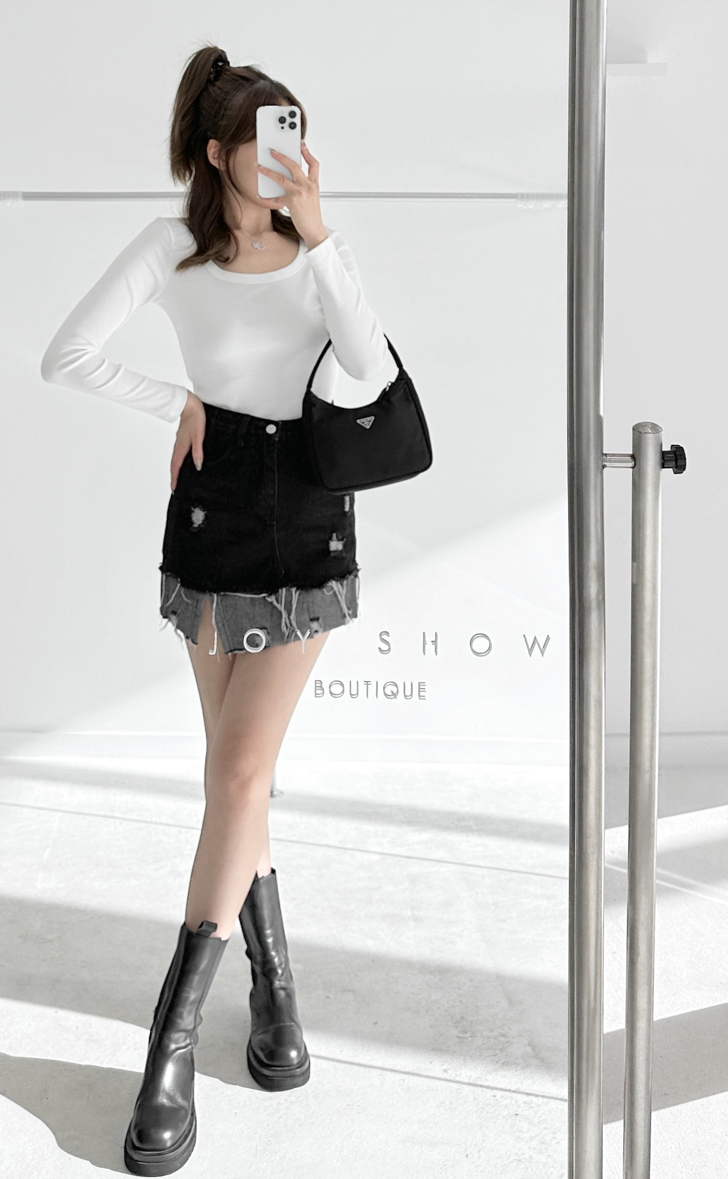 square-necked short cropped long-sleeved top
