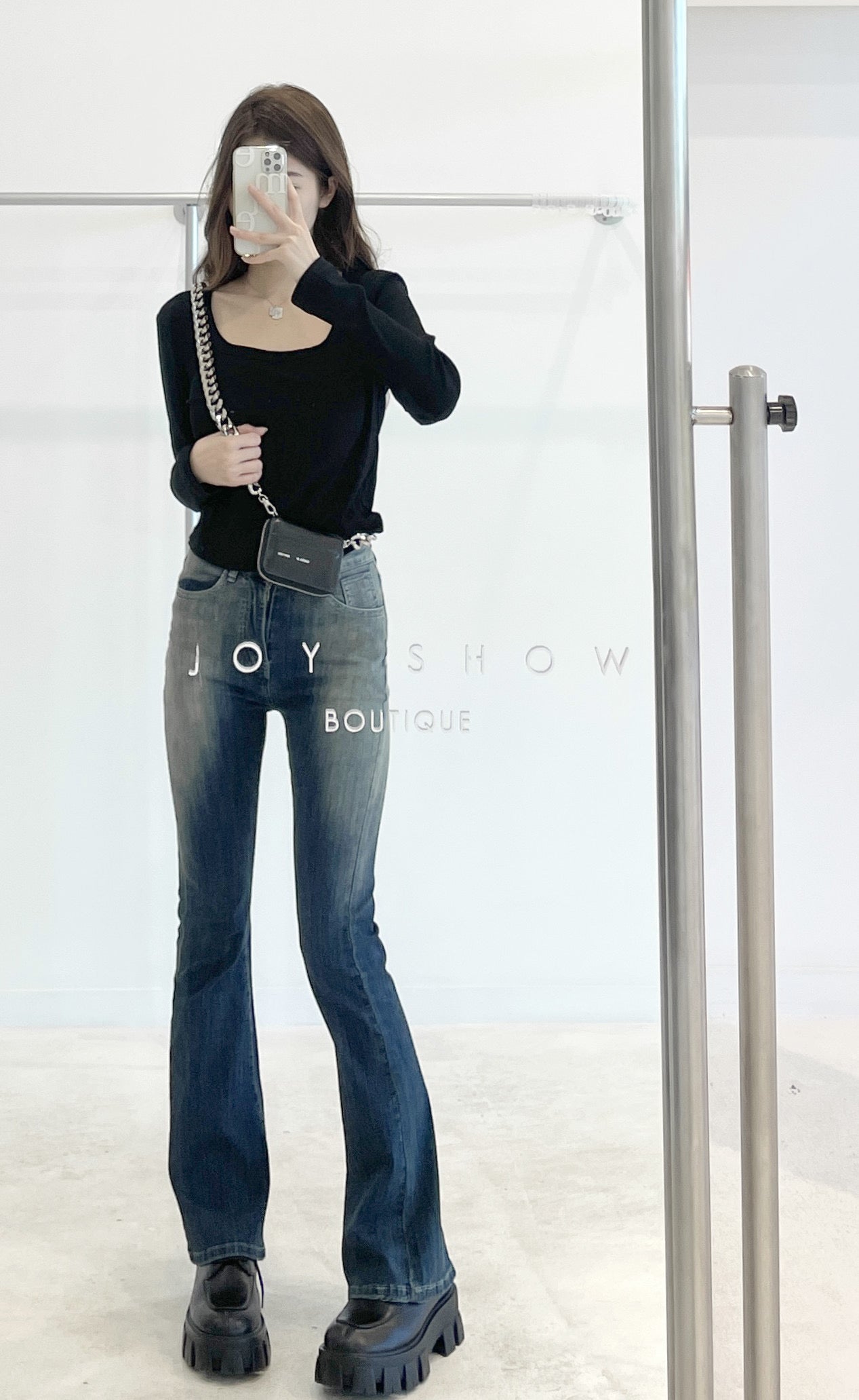 square-necked short cropped long-sleeved top
