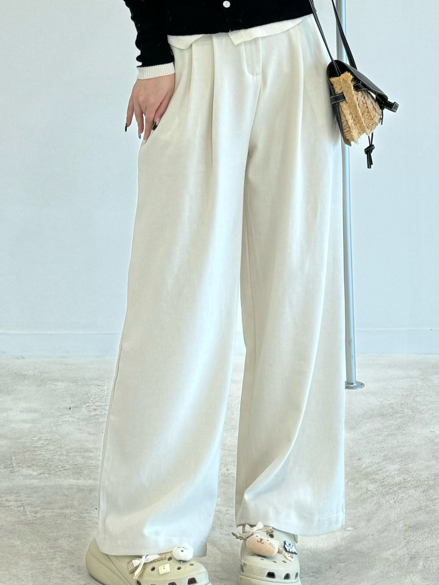 High-waisted cotton-linen trousers