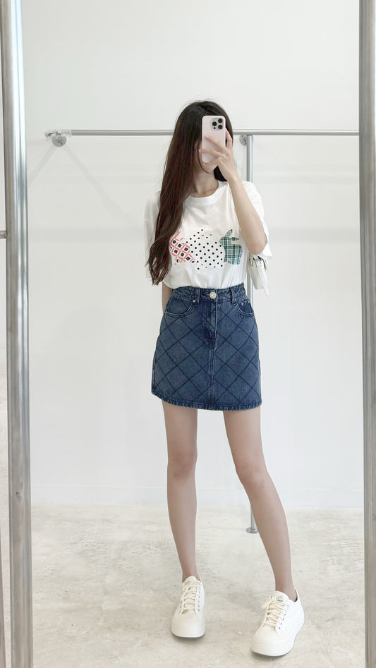 Diamond-button plaid skirt