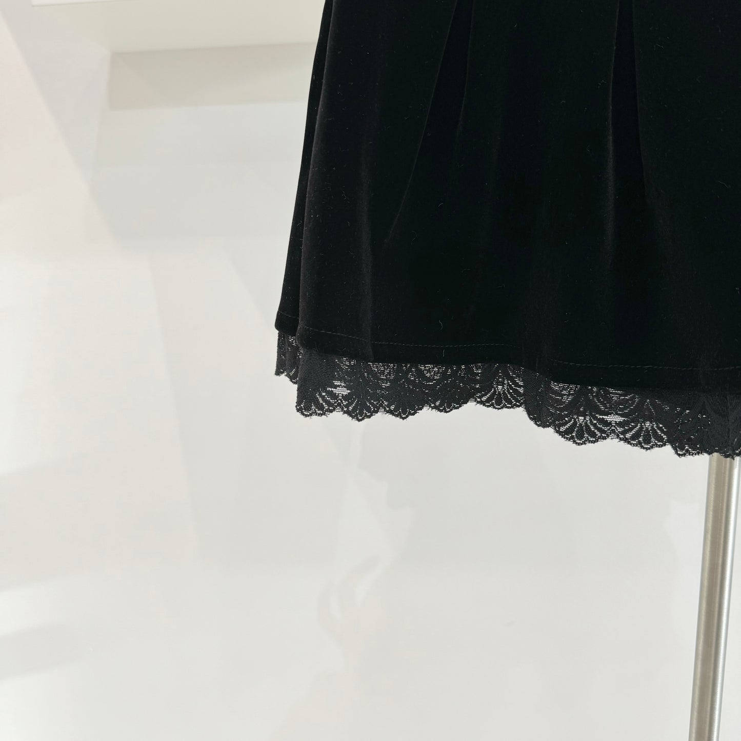 Velvet Lace Trim Pleated Skirt