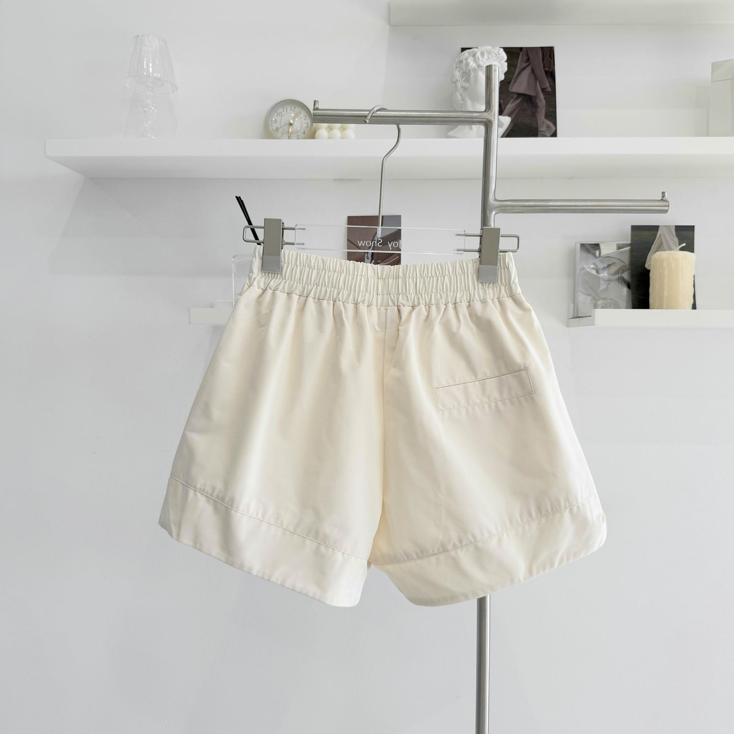 elastic high-waisted wide-leg shorts