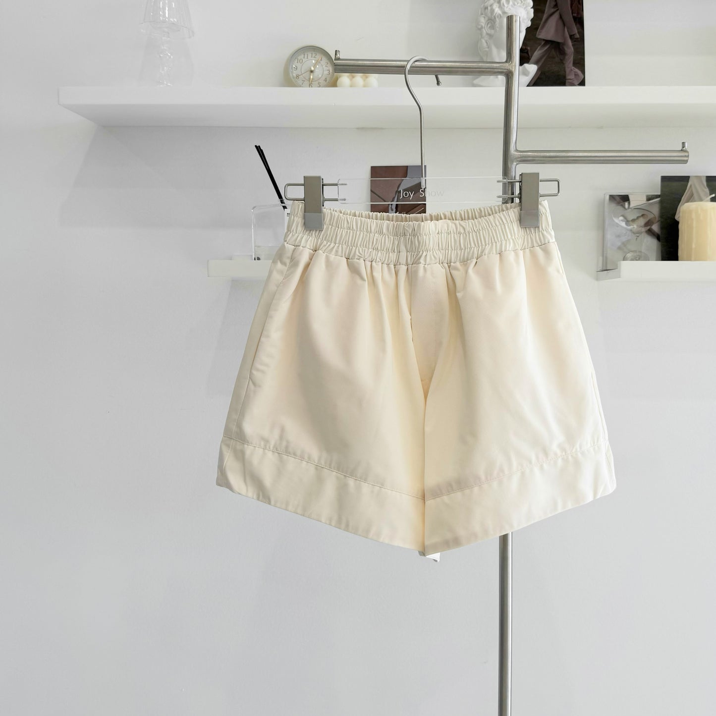 elastic high-waisted wide-leg shorts